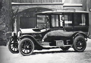 1922 wurde ein weiteres Fahrzeug in Betrieb genommen. Es bot sich die Gelegenheit, die 8-plätzige, private Limousine von Hippolyt Saurer zu erwerben.