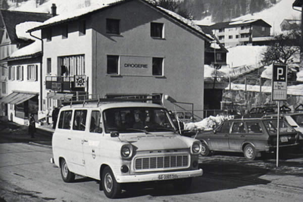 Baujahr 1974: Ford Transit 2,0 Kleinbus Nr. 11 